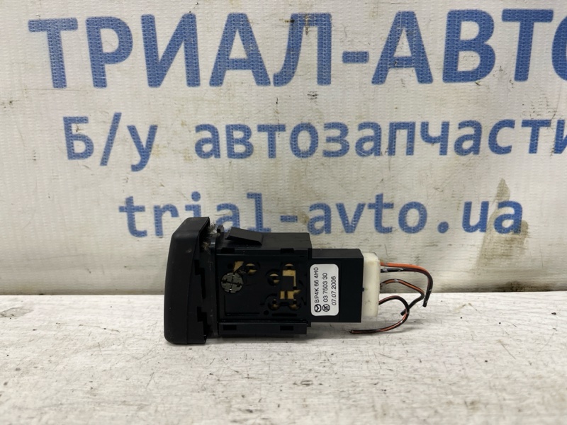 Кнопка аварийки 3 2003-2009 BK 1.6 бензин Z6 Кнопка аварийки 3 2003-2009 BK 1.6 бензин Z6