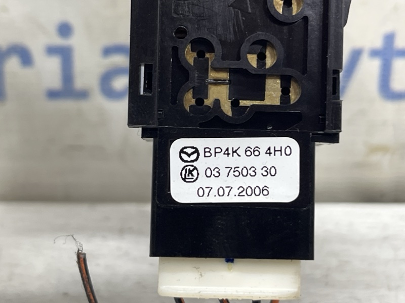 Кнопка аварийки 3 2003-2009 BK 1.6 бензин Z6 Кнопка аварийки 3 2003-2009 BK 1.6 бензин Z6