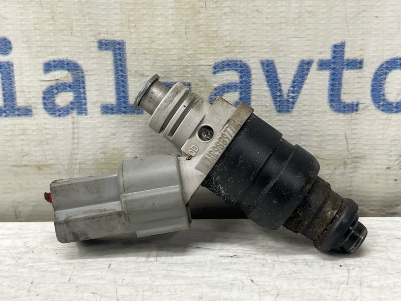 Запчасть форсунка топливная Mitsubishi Colt 2002-2012 6 1.1 MR988977 Б/У Форсунка топливная Mitsubishi Colt 2002-2012 6 1.1 MR988977 Б/У