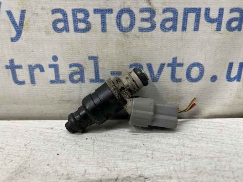 Запчасть форсунка топливная Mitsubishi Colt 2002-2012 6 1.1 MR988977 Б/У Форсунка топливная Mitsubishi Colt 2002-2012 6 1.1 MR988977 Б/У