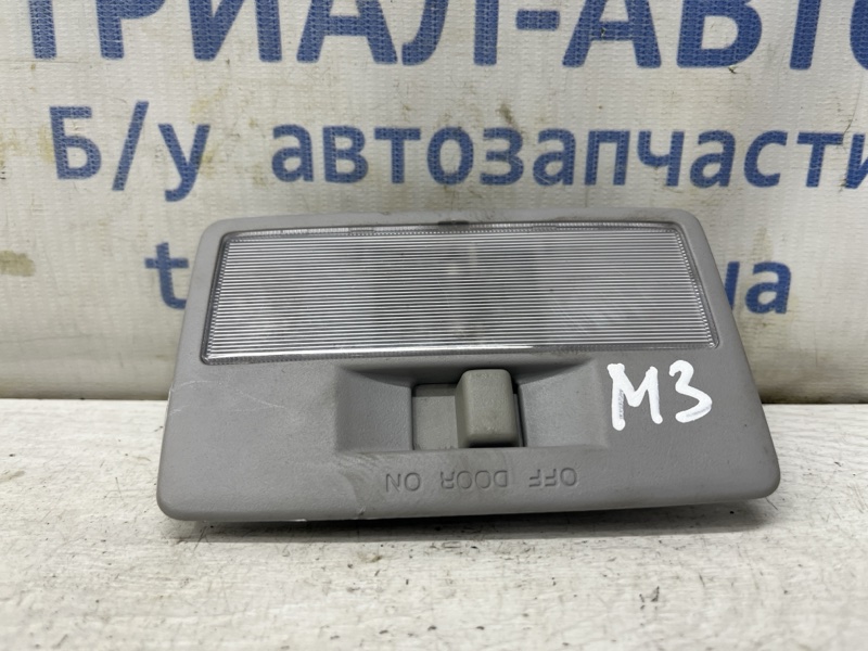 Запчасть плафон задний Mazda 3 2003-2009 BK 1.6 бензин Z6 D35051310E77 Б/У Плафон задний Mazda 3 2003-2009 BK 1.6 бензин Z6 D35051310E77 Б/У
