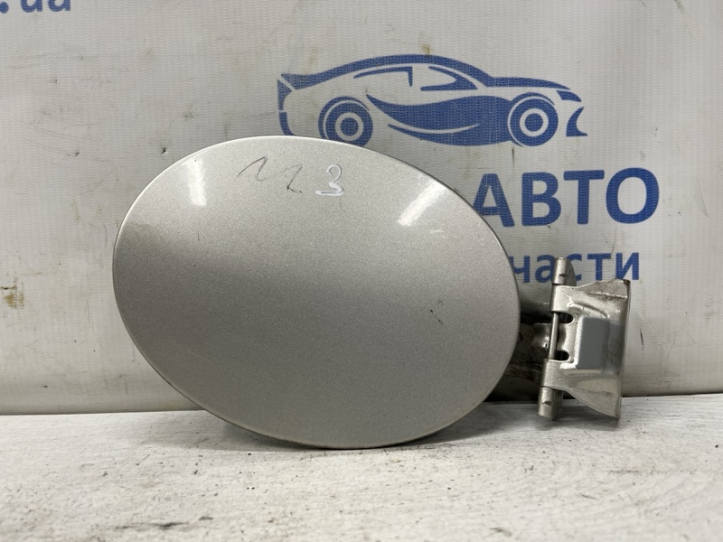 Запчасть лючок бака Mazda 3 2003-2009 BK 1.6 бензин Z6 BN8V-42-410E Б/У Лючок бака Mazda 3 2003-2009 BK 1.6 бензин Z6 BN8V-42-410E Б/У