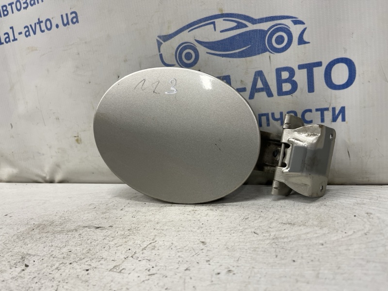 Лючок бака 3 2003-2009 BK 1.6 бензин Z6 Лючок бака 3 2003-2009 BK 1.6 бензин Z6