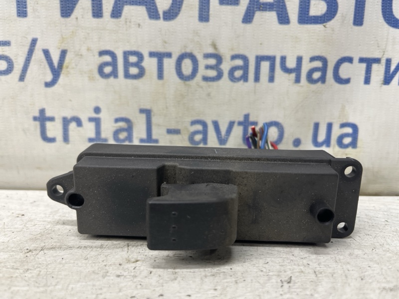 Запчасть кнопка стеклоподъемника Mazda 3 2003-2009 BK 1.6 бензин Z6 BS3E-66-380 Б/У Кнопка стеклоподъемника Mazda 3 2003-2009 BK 1.6 бензин Z6 BS3E-66-380 Б/У