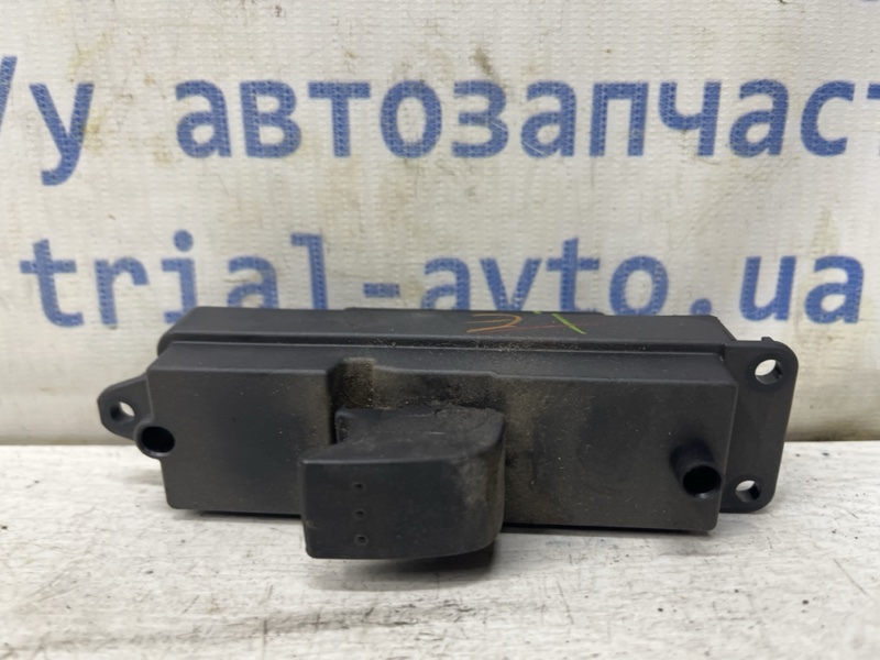Запчасть кнопка стеклоподъемника Mazda 3 2003-2009 BK 1.6 бензин Z6 BS3E-66-370 Б/У Кнопка стеклоподъемника Mazda 3 2003-2009 BK 1.6 бензин Z6 BS3E-66-370 Б/У