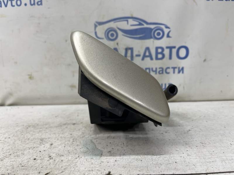 Запчасть омыватель фары правый Mazda 3 2003-2009 BK 1.6 бензин Z6 BP4K-51-826B Б/У Омыватель фары правый Mazda 3 2003-2009 BK 1.6 бензин Z6 BP4K-51-826B Б/У