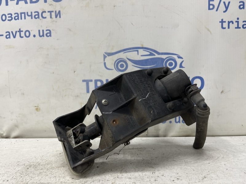 Омыватель фары левый Mazda 3 BK 1.6 бензин Z6 Омыватель фары левый Mazda 3 BK 1.6 бензин Z6