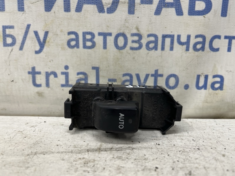 Запчасть кнопка стеклоподъемника Toyota Prado 2002-2009 J120 3.0 Diesel 1KDFTV 8403060020 Б/У Кнопка стеклоподъемника Toyota Prado 2002-2009 J120 3.0 Diesel 1KDFTV 8403060020 Б/У