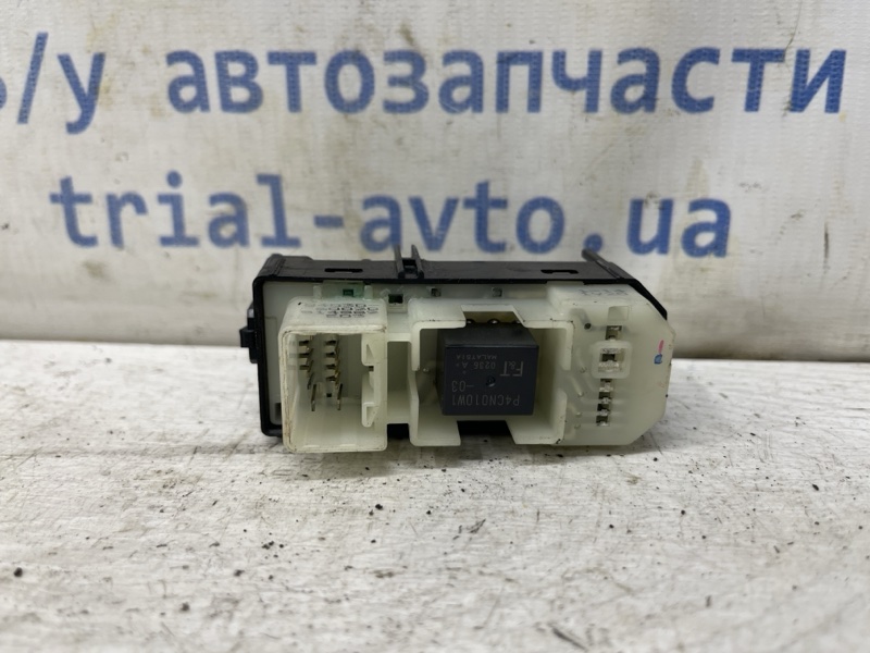 Кнопка стеклоподъемника Toyota Prado J120 3.0 Diesel 1KDFTV Кнопка стеклоподъемника Toyota Prado J120 3.0 Diesel 1KDFTV