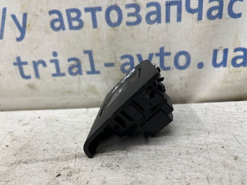 Кнопка стеклоподъемника Octavia 2013-2020 A7 1.6 Дизель CLHA Кнопка стеклоподъемника Octavia 2013-2020 A7 1.6 Дизель CLHA