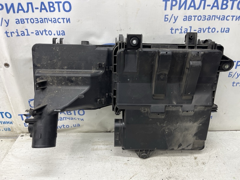 Корпус воздушного фильтра 3 2003-2009 BK 1.6 бензин Z6 Корпус воздушного фильтра 3 2003-2009 BK 1.6 бензин Z6