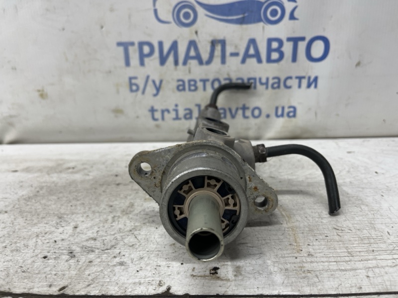 Тормозной цилиндр главный Toyota Avensis T25 1.8 бензин 1ZZFE