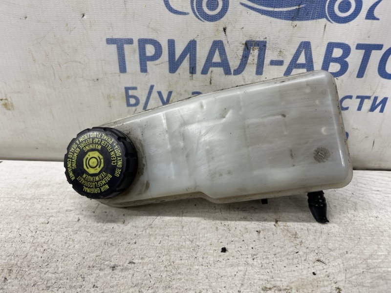 Запчасть бачок главного тормозного цилиндра Mitsubishi Colt 2002-2012 6 1.1 MR955857 Б/У Бачок главного тормозного цилиндра Mitsubishi Colt 2002-2012 6 1.1 MR955857 Б/У