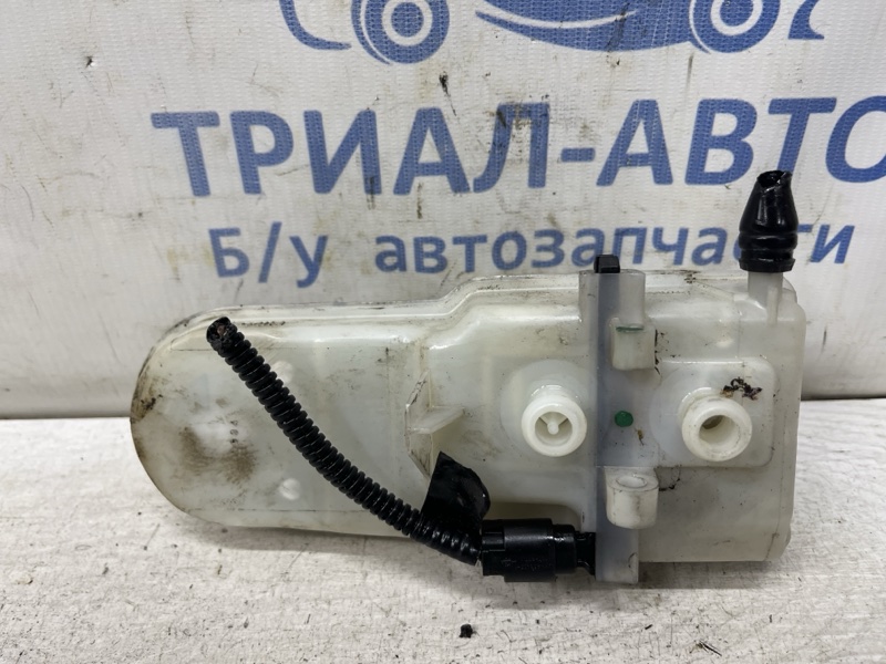 Бачок главного тормозного цилиндра Mitsubishi Colt 6 1.1 Бачок главного тормозного цилиндра Mitsubishi Colt 6 1.1