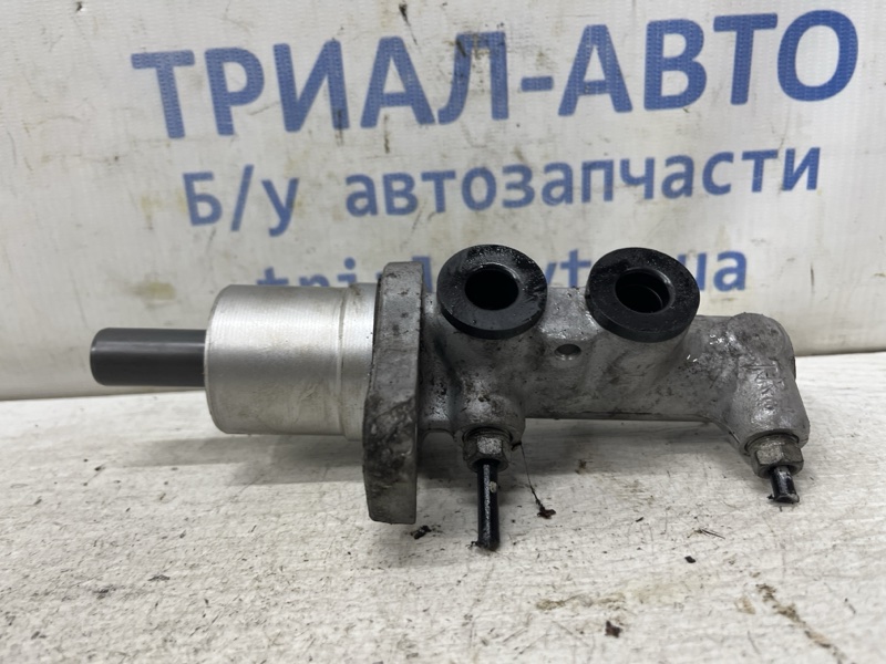 Тормозной цилиндр главный Colt 2002-2012 6 1.1 Тормозной цилиндр главный Colt 2002-2012 6 1.1