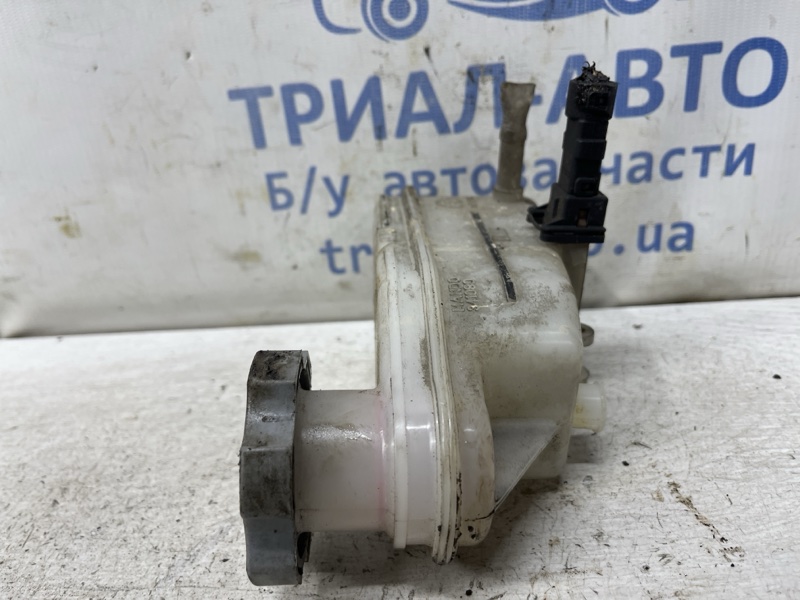 Бачок главного тормозного цилиндра Getz 2002-2011 1 1.4 Бачок главного тормозного цилиндра Getz 2002-2011 1 1.4