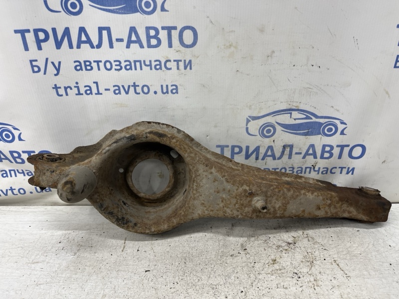 Рычаг задней подвески нижний поперечный (под пружину) Mazda 3 BK 1.6 бензин Z6