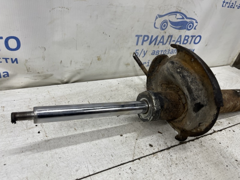 Амортизатор передний левый Mazda 3 BK 1.6 бензин Z6 Амортизатор передний левый Mazda 3 BK 1.6 бензин Z6