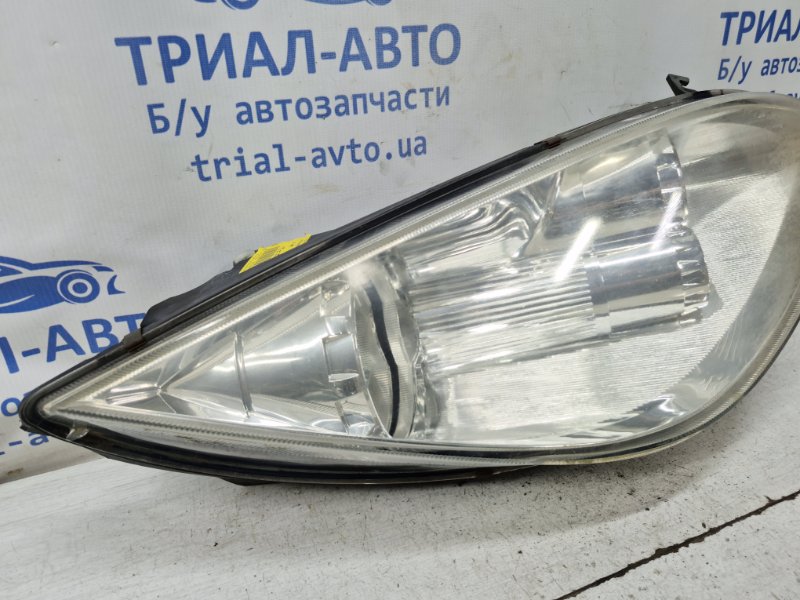 Фара правая Mitsubishi Colt 6 1.1
