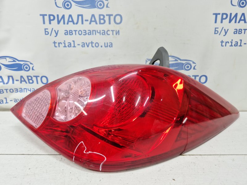 Фонарь задний внешний правый Tiida 2004-2014 C11 1.6 Бензин HR16 Фонарь задний внешний правый Tiida 2004-2014 C11 1.6 Бензин HR16