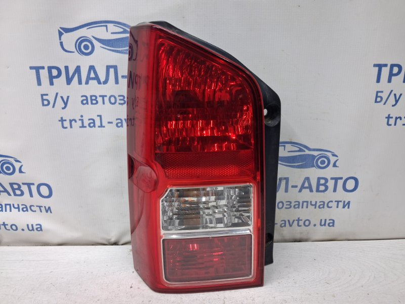 Фонарь задний внешний левый Nissan Pathfinder 2004-2014 R51 2.5 Diesel YD25DDTI 26555EB300 Б/У