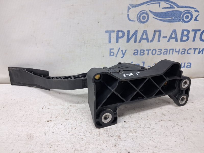 Педаль газа Nissan Pathfinder R51 2.5 Diesel YD25DDTI Педаль газа Nissan Pathfinder R51 2.5 Diesel YD25DDTI