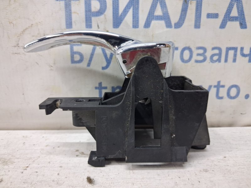 Ручка двери внутренняя левая Pathfinder 2004-2014 R51 2.5 Diesel YD25DDTI Ручка двери внутренняя левая Pathfinder 2004-2014 R51 2.5 Diesel YD25DDTI