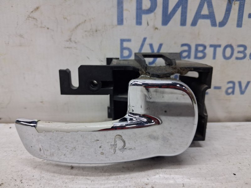 Ручка двери внутренняя правая Nissan Pathfinder 2004-2014 R51 2.5 Diesel YD25DDTI 80670EB32B Б/У