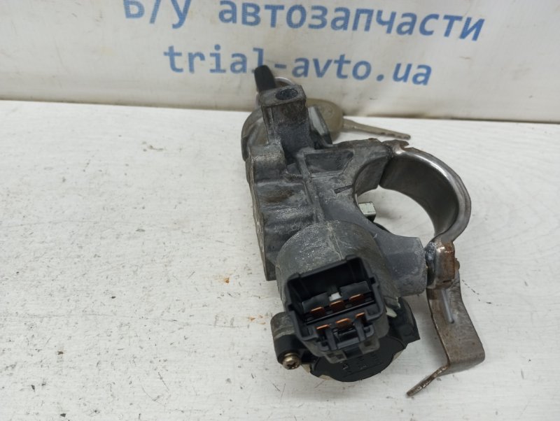 Замок зажигания Toyota Avensis T25 1.8 бензин 1ZZFE Замок зажигания Toyota Avensis T25 1.8 бензин 1ZZFE