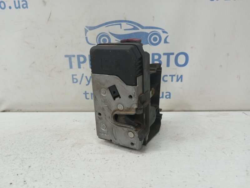 Запчасть замок двери задний левый Renault Trafic 2001-2014 FL M9R 8200282323 Б/У Замок двери задний левый Renault Trafic 2001-2014 FL M9R 8200282323 Б/У