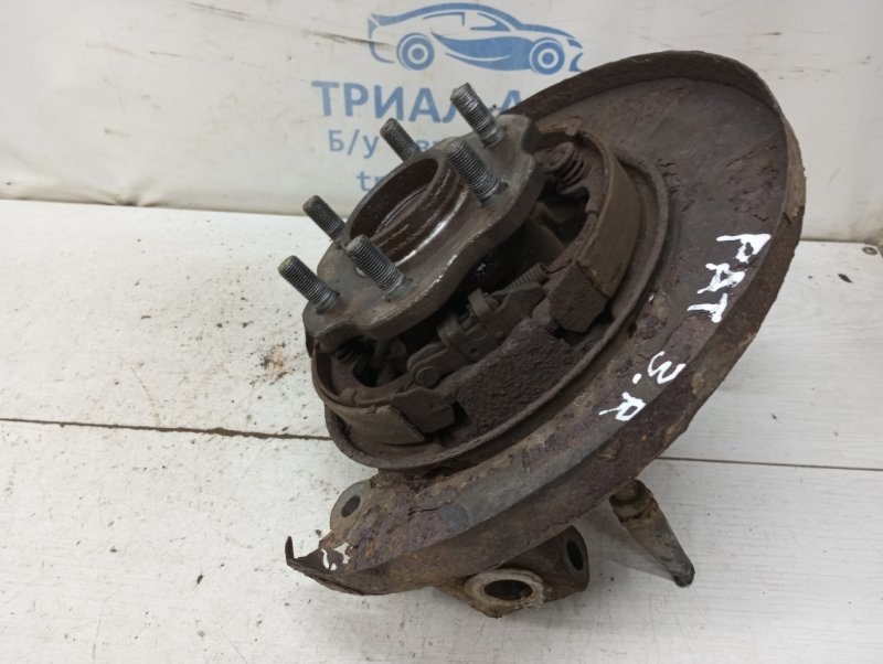 Цапфа задняя правая со ступицей Nissan Pathfinder R51 2.5 Diesel YD25DDTI