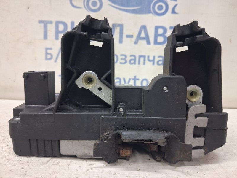 Замок двери задний правый Trafic 2001-2014 FL M9R