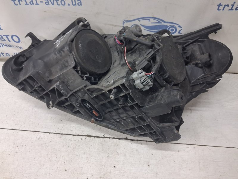 Фара правая Ксенон Qashqai 2006-2013 J10 1.6 diesel R9M Фара правая Ксенон Qashqai 2006-2013 J10 1.6 diesel R9M
