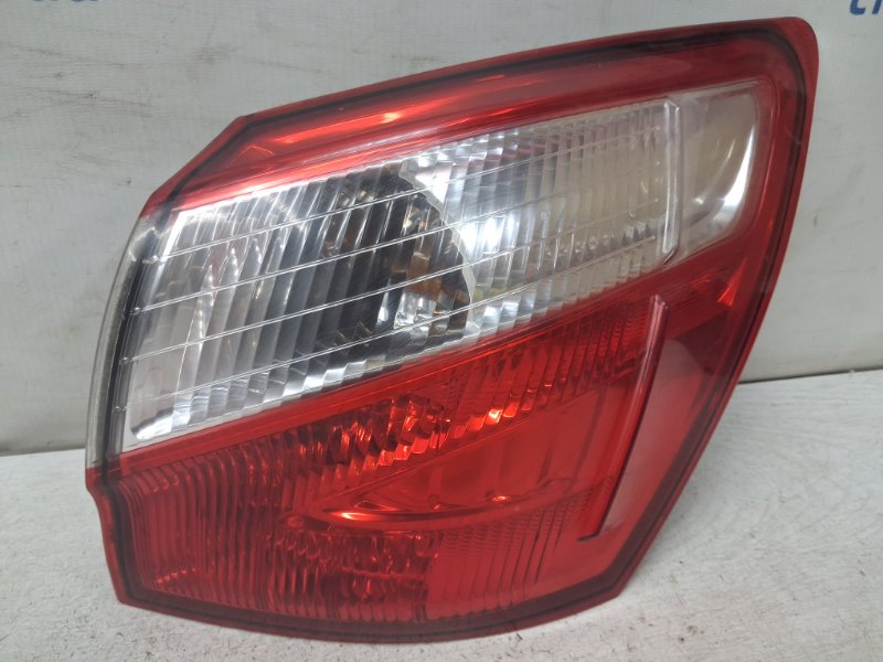 Запчасть фонарь задний внешний правый Nissan Qashqai 2006-2013 J10 1.6 diesel R9M 26550BR00B Б/У Фонарь задний внешний правый Nissan Qashqai 2006-2013 J10 1.6 diesel R9M 26550BR00B Б/У
