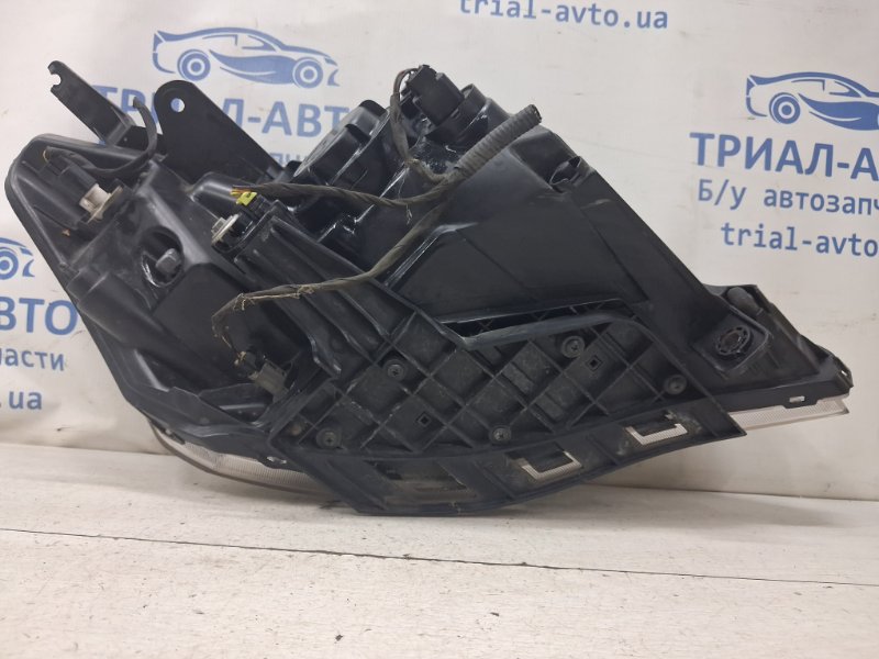 Фара левая галоген Korando 2010-2019 C200 2.0 diesel D20DTF Фара левая галоген Korando 2010-2019 C200 2.0 diesel D20DTF