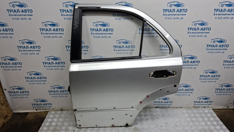 Дверь задняя левая Kia Sorento 2002-2011 BL 2.5 diesel D4CB 770033E111 Б/У