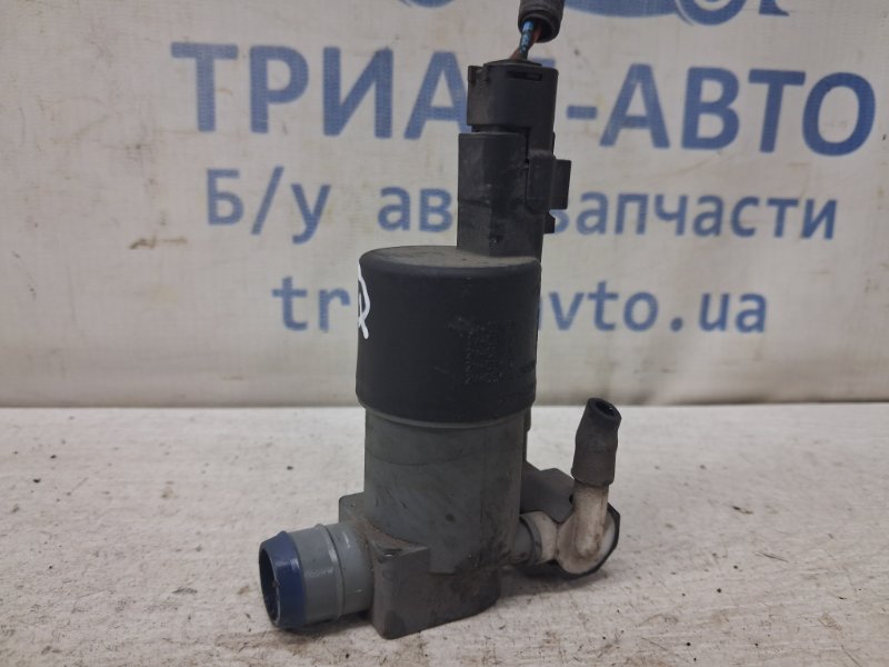 Насос омывателя стекла Qashqai 2006-2013 J10 1.6 diesel R9M Насос омывателя стекла Qashqai 2006-2013 J10 1.6 diesel R9M