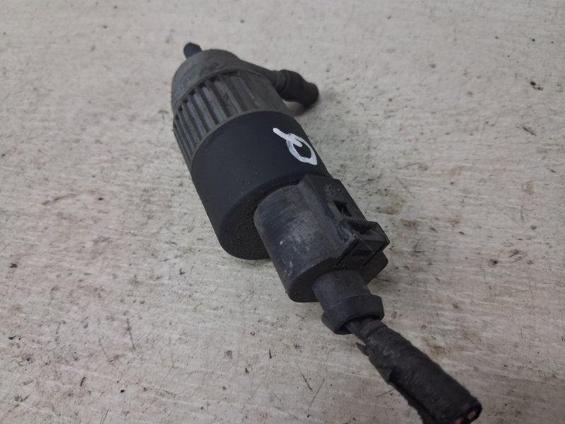Насос омывателя фар Nissan Qashqai J10 1.6 diesel R9M Насос омывателя фар Nissan Qashqai J10 1.6 diesel R9M