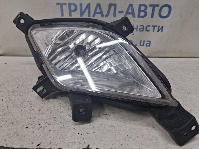 Запчасть фара противотуманная правая SsangYong Korando 2010-2019 C200 2.0 diesel D20DTF 8320234001 Б/У Фара противотуманная правая SsangYong Korando 2010-2019 C200 2.0 diesel D20DTF 8320234001 Б/У