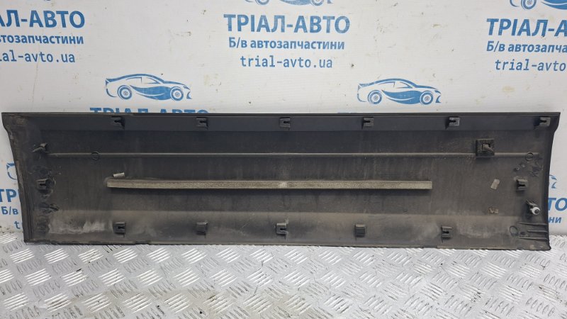 Накладка двери передняя правая Sorento 2002-2011 BL 2.5 diesel D4CB Накладка двери передняя правая Sorento 2002-2011 BL 2.5 diesel D4CB