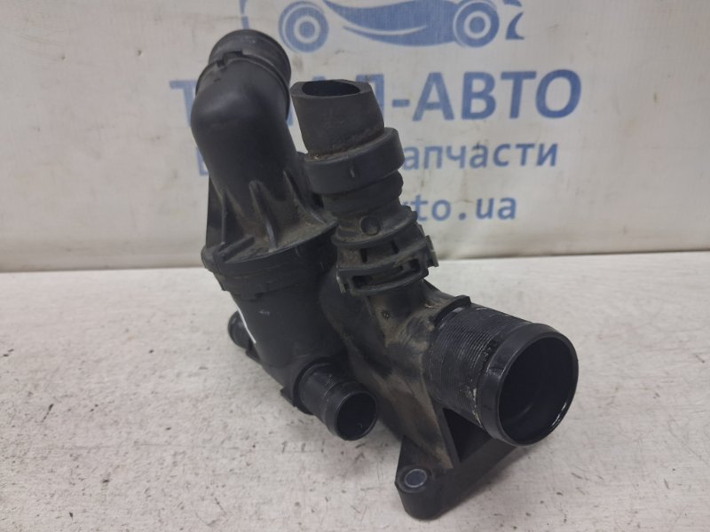 Корпус термостата Nissan Qashqai J10 1.6 diesel R9M Корпус термостата Nissan Qashqai J10 1.6 diesel R9M
