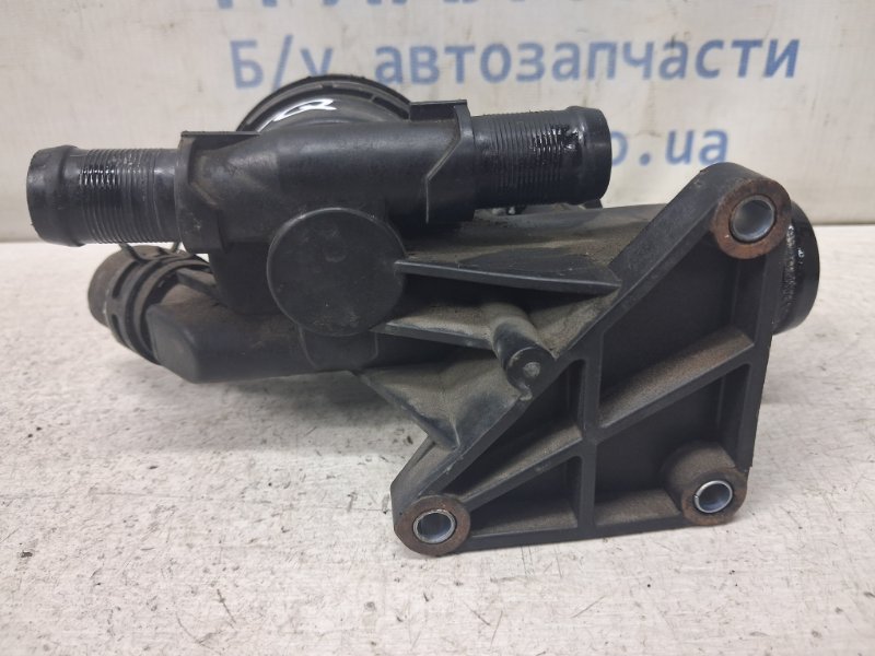 Корпус термостата Qashqai 2006-2013 J10 1.6 diesel R9M Корпус термостата Qashqai 2006-2013 J10 1.6 diesel R9M