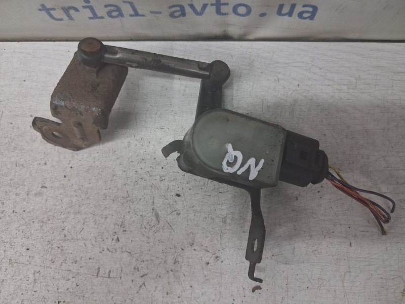 Запчасть датчик положения уровня фар задний Nissan Qashqai 2006-2013 J10 1.6 diesel R9M 5381289900 Б/У Датчик положения уровня фар задний Nissan Qashqai 2006-2013 J10 1.6 diesel R9M 5381289900 Б/У