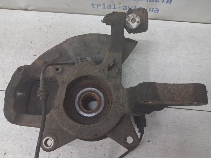 Кулак поворотный левый со ступицей Korando 2010-2019 C200 2.0 diesel D20DTF Кулак поворотный левый со ступицей Korando 2010-2019 C200 2.0 diesel D20DTF