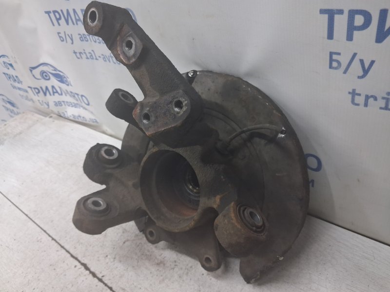 Цапфа задняя правая со ступицей Korando 2010-2019 C200 2.0 diesel D20DTF