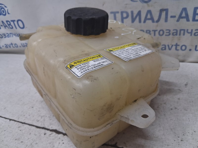 Бачок радиатора (расширительный) Korando 2010-2019 C200 2.0 diesel D20DTF Бачок радиатора (расширительный) Korando 2010-2019 C200 2.0 diesel D20DTF