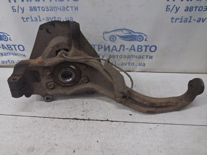Кулак поворотный правый со ступицей Nissan Navara D40 2.5 Diesel YD25DDTI Кулак поворотный правый со ступицей Nissan Navara D40 2.5 Diesel YD25DDTI