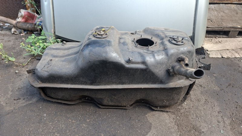 Запчасть бак топливный металлический Mitsubishi Pajero Sport 1996-2008 K9 2.5 Diesel 4D56 MN120724 Б/У Бак топливный металлический Mitsubishi Pajero Sport 1996-2008 K9 2.5 Diesel 4D56 MN120724 Б/У