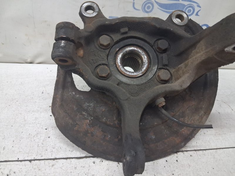 Кулак поворотный правый со ступицей Nissan Qashqai J10 1.6 diesel R9M Кулак поворотный правый со ступицей Nissan Qashqai J10 1.6 diesel R9M