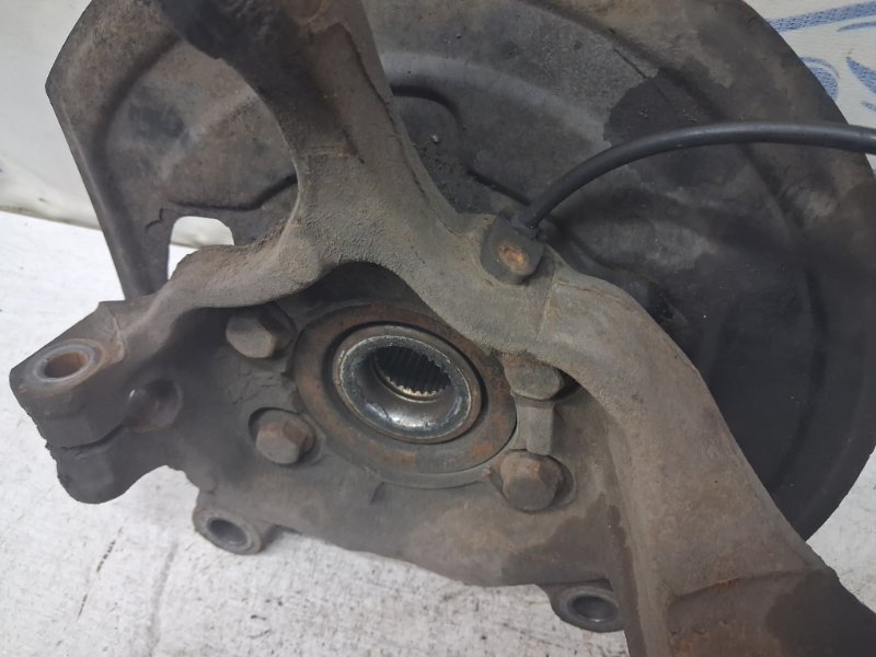 Кулак поворотный левый со ступицей Nissan Qashqai J10 1.6 diesel R9M Кулак поворотный левый со ступицей Nissan Qashqai J10 1.6 diesel R9M